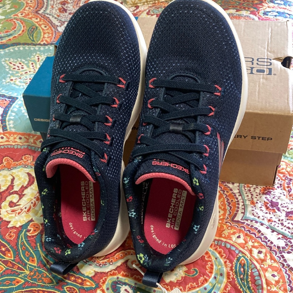 New Skechers Navy Blue and Pink sneakers. Size 5.